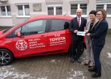Wałbrzych: Toyota przekazała samochód hybrydowy dla hospicjum (ZDJĘCIA)