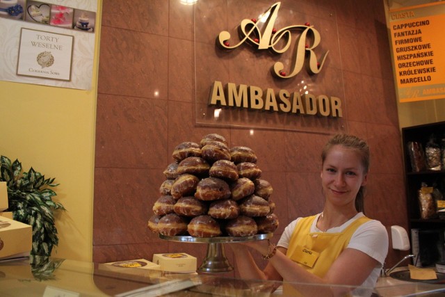 W Cukierni Ambasador serwują pączki z nadzieniem śliwkowym