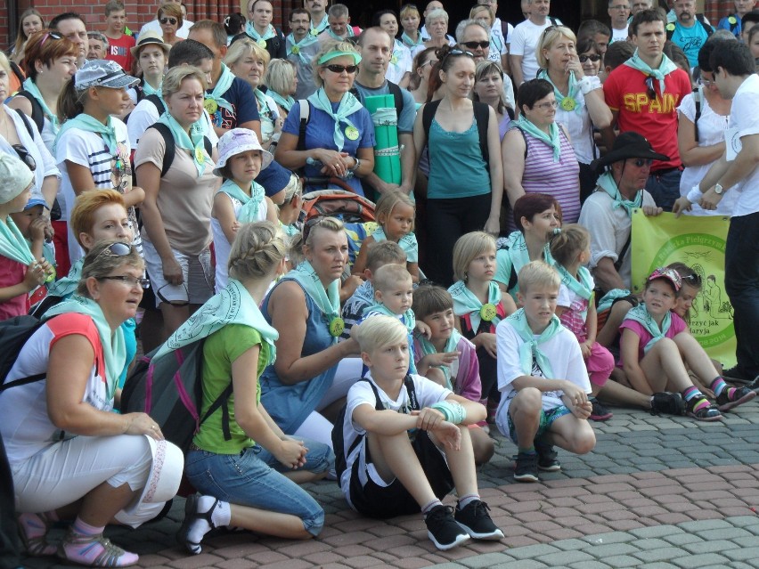 Pamiątkowe zdjęcia pielgrzymów  - Rybnicka pielgrzymka 2014