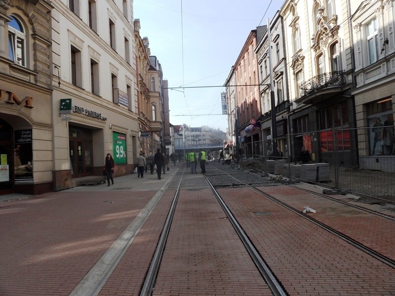 Katowice: Tramwaj nr 16 jeździ przez plac budowy, nowa trasą [ZDJĘCIA]