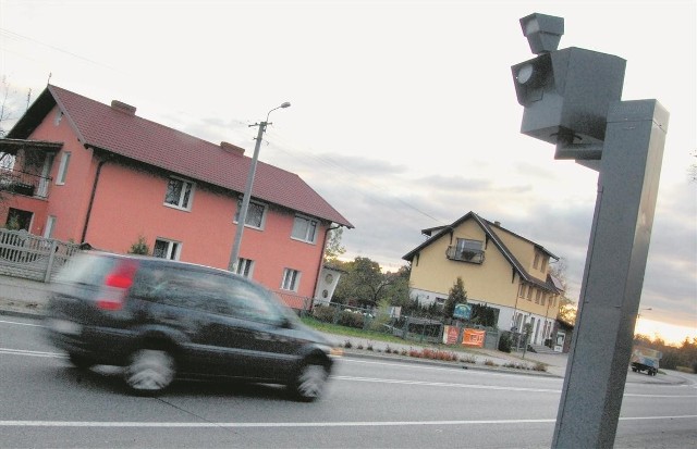 Fotoradary mają poprawiać bezpieczeństwo. Jednak wyraźnego spadku liczby wypadków nie ma