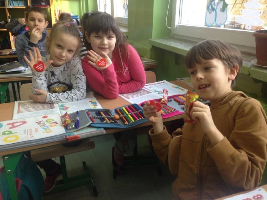 Szkoła w Lubrzy zbierała grosiaki w akcji "Żółciaki na...