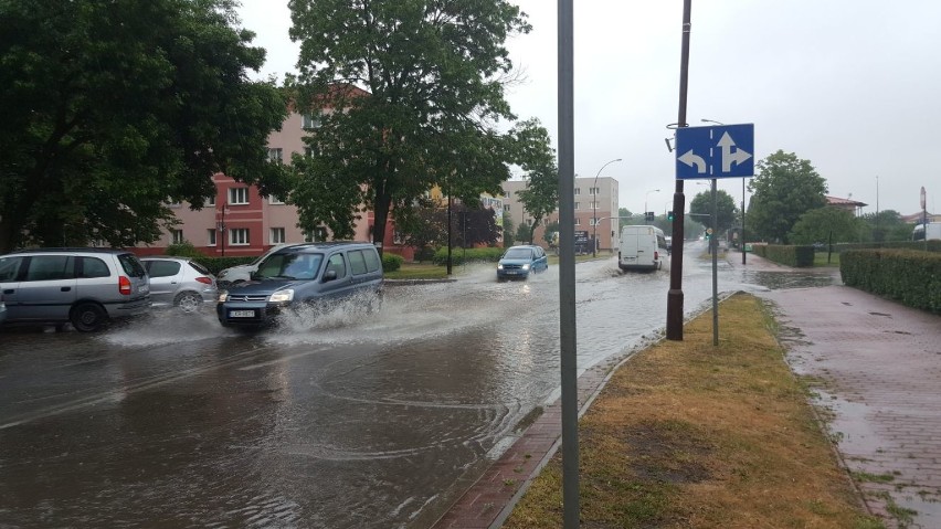 W Kraśniku ciągle pada. Zobacz zdjęcia miasta w deszczu