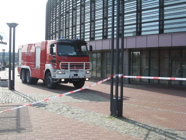 Alarmy bombowe wymagają interwencji strażaków. Większość jest jednak fałszywa