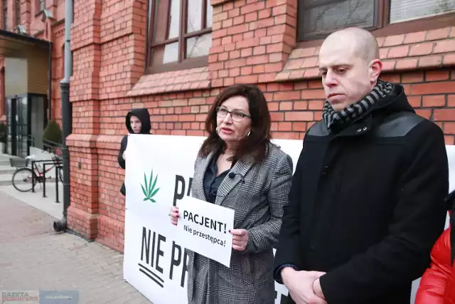 W Sądzie Okręgowym we Włocławku odbyła się sprawa byłego policjanta ze Skępego, który został skazany za posiadanie narkotyków. Tłumaczy, że to marihuana lecznicza