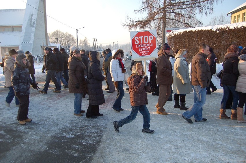 Blokada w obronie szkoły w Koszycach Małych