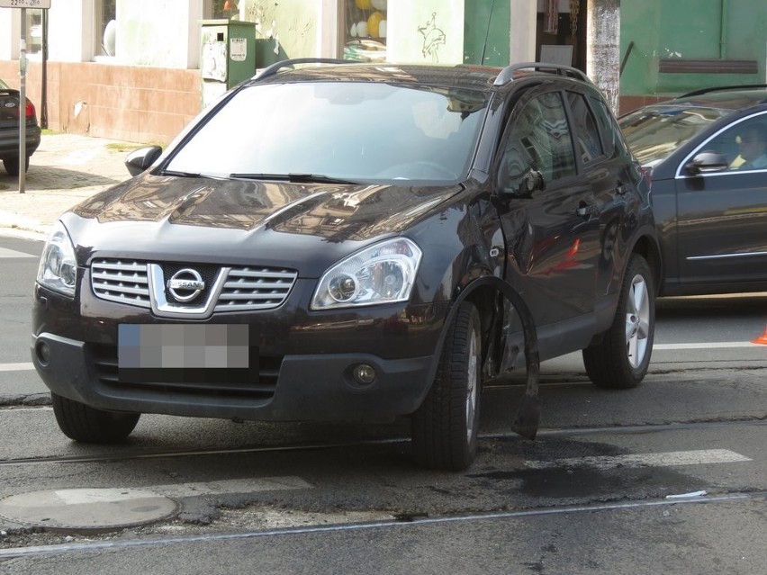 Wypadek motocyklistki na Trzebnickiej (ZDJĘCIA)