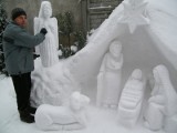 Mieszkaniec Żor zrobił szopkę ze śniegu