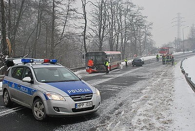 Jastrzębie-Zdrój: Wypadek autobusu na Cieszyńskiej. Są ranni