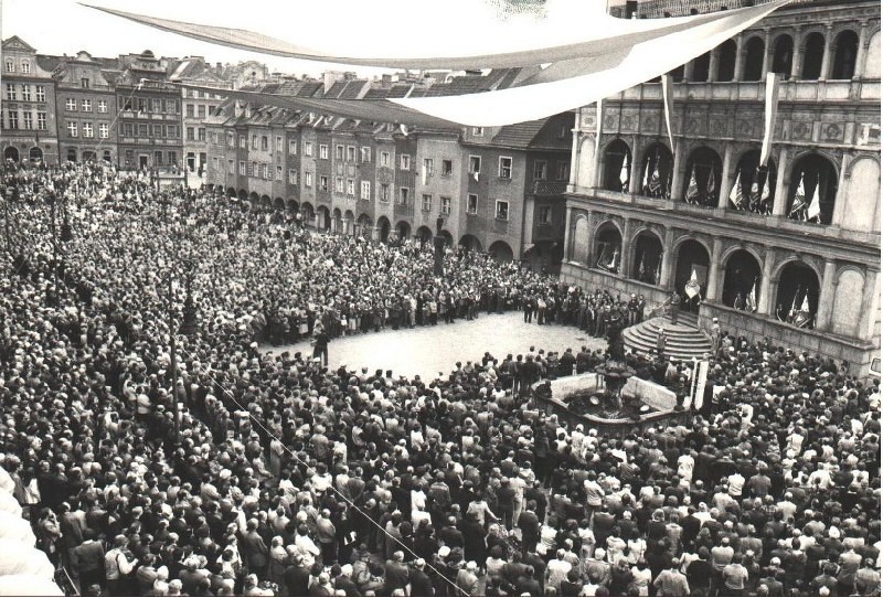 Wiec Solidarności na Starym Rynku w Poznaniu 31 sierpnia...