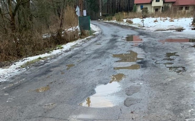 Zniszczona droga w Kokotku. Radny interweniuje u burmistrza Lublińca