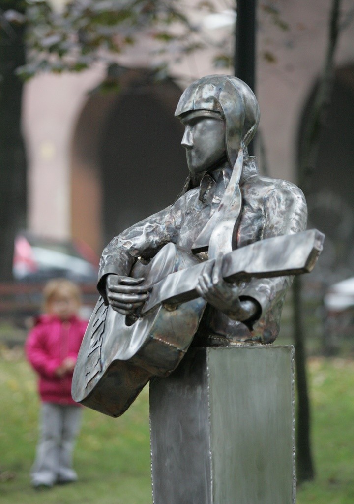 Rzeźba Karin Stanek stanęła przy Bytomskim Centrum Kultury
