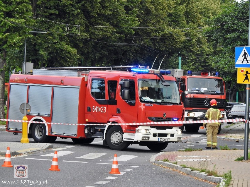 Wypadek w Tychach. Zderzenie osobówki z motocyklem. Lądował śmigłowiec LPR