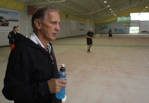 Jan Englert w mazańcowickiej hali tenisowej