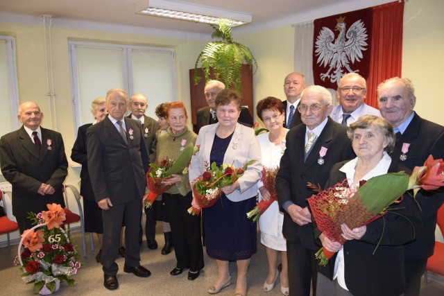 W czwartek, 30 listopada, wójt gminy Skierniewice Dominik Moskwa oraz sekretarz gminy Małgorzata Foks wręczyli medale za długoletnie pożycie małżeńskie. Medale za minimum 50 lat życia w związku małżeńskim przyznaje Prezydent RP.