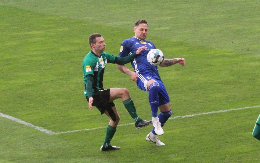 Piłkarze Miedzi Legnica              z GKS Bełchatów