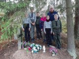 Harcerze z 23 drużyny harcerskiej ZHP z Łubiany odwiedzili trzy miejsca ofiar II Wojny Światowej ZDJĘCIA