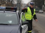 Kraków: ciężarówka staranowała auto nauki jazdy na rondzie Dywizjonu 308
