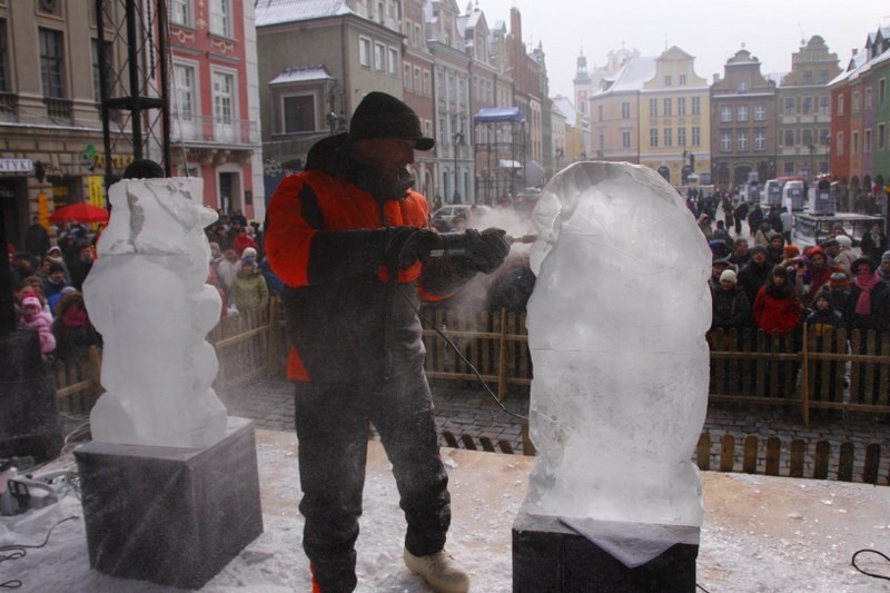 Na poznańskim Starym Rynku trwa  VII Festiwal Rzeźby...