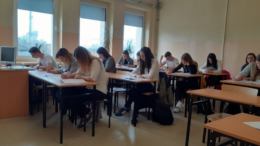 Uczeń ZSE w Radomsku w etapie wojewódzkim konkursu "Wybieram Wybory"
