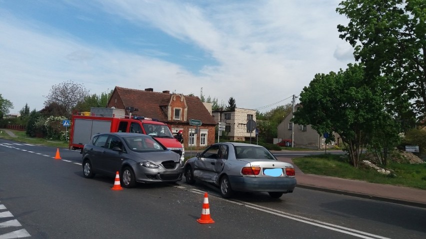 Zderzenie dwóch osobówek na skrzyżowaniu Poniatowskiego z Niałecką w Wolsztynie