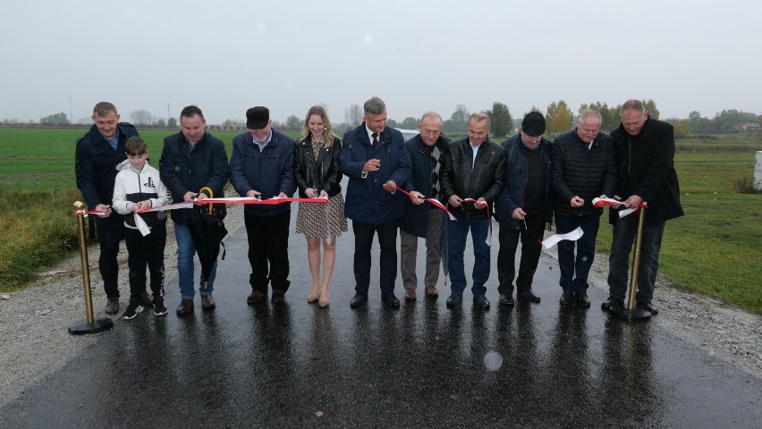 Tym razem nowy asfalt ucieszył mieszkańców Ewelinowa