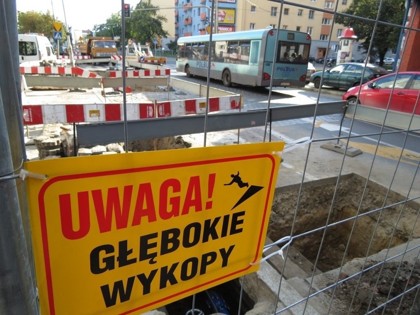 Wrocław: Po awarii wodociągowej rozkopana Dworcowa i Kościuszki (ZDJĘCIA)
