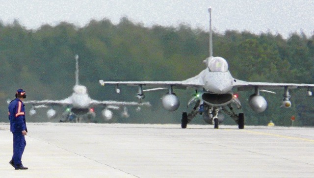 Teraz na pasie startowym w Łasku będzie tłok. W bazie ma stacjonować 48 egzemplarzy F-16