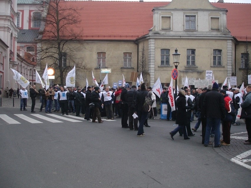 Pikieta MPK pod poznańskim magistratem