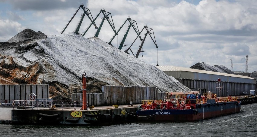 Kolejny rekord Portu Gdynia. Największa w historii Polski pojedyncza dostawa łopat śmigieł turbin wiatrowych