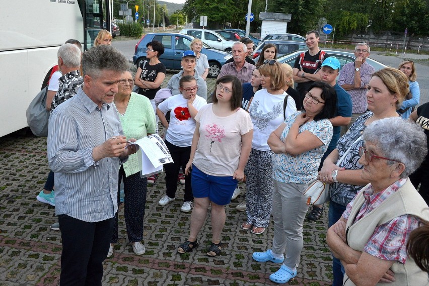 Niepełnosprawni z Kielc jadą nad morze!  Pożegnał ich senator Krzysztof Słoń [ZDJĘCIA, WIDEO]