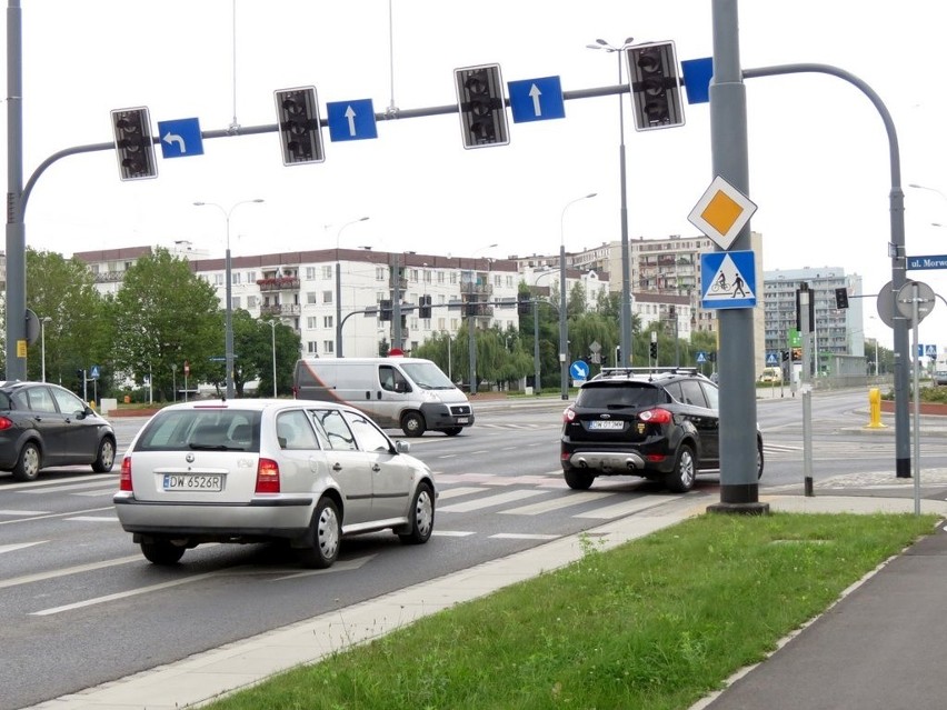 Trzeci dzień nie działają światła na ważnym skrzyżowaniu. Trafił w nie piorun