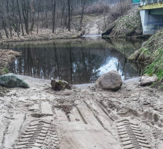 Przeprawa przez Piławę i jej zablokowanie