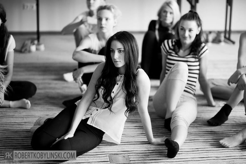 B&W Próby choreografii Miss Polski 2012 [autor: Robert...