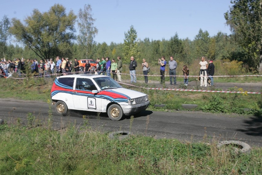 Wrak-race w Rudzie Śląskiej. Co potrafą samochody za 1000 zł? [ZDJĘCIA]