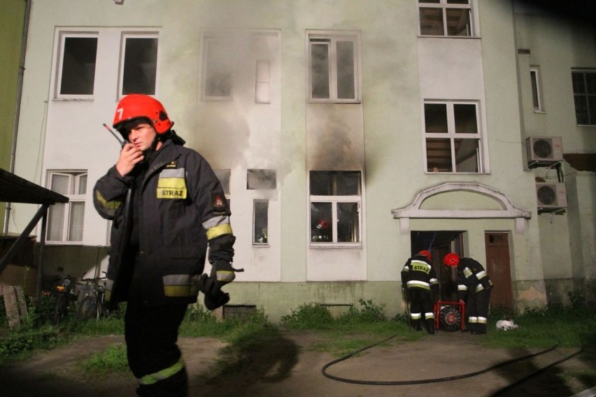 Dwa nocne pożary we Wrocławiu. Dwie osoby ranne, 12 ewakuowanych (ZDJĘCIA)