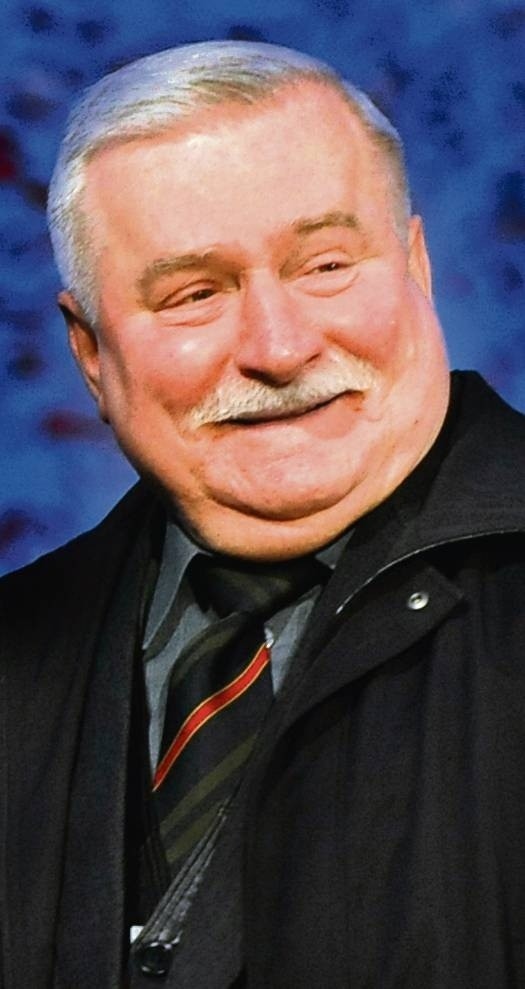 Kwiaty pod pomnikiem Poległych Stoczniowców rano złożył Lech Wałęsa, wieczorem prezydent RP