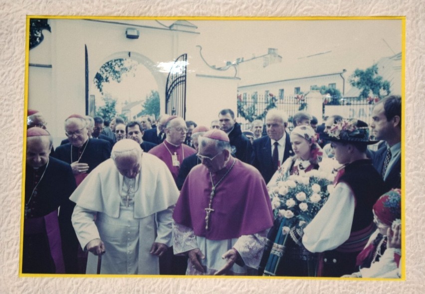 2 kwietnia 2023 roku to 18. rocznica śmierci Jana Pawła II. Papież w 1999 roku odwiedził Łowicz ZDJĘCIA