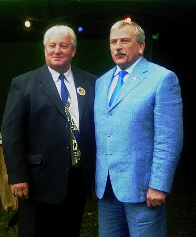 Romana Kowalskiego (z lewej) popiera starosta Marek Tramś