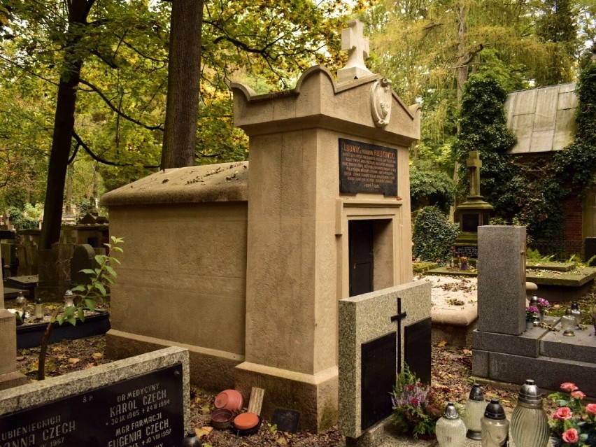 Przywracanie pamięci. Renowacja zabytkowych i wojennych grobów na krakowskich cmentarzach