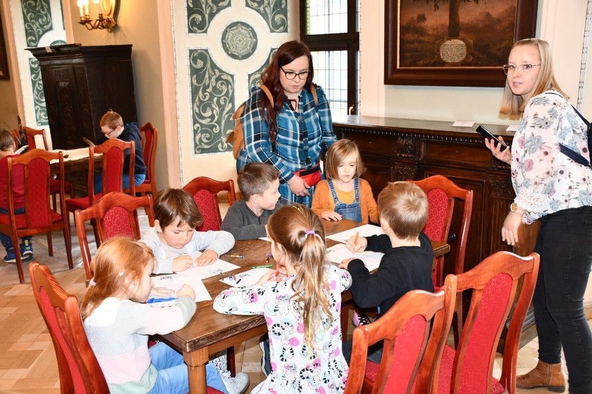 Dzieci z Akademii Kinder Centrum odwiedziły Muzeum Piastów...