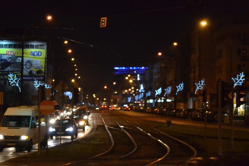 Ozdoby świąteczne w Sosnowcu są już na ulicach [ZDJĘCIA]