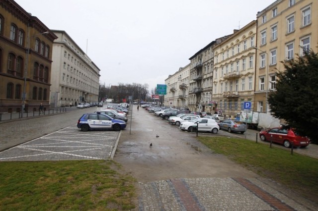 Mieszkańcy sprzeciwiają się pomysłowi rewitalizacji Alej Marcinkowskiego, która ma się odbyć kosztem miejsc parkingowych.