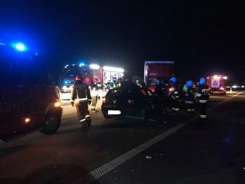 Wypadek na S8 między Zduńską Wola i Łaskiem. Zderzyły się trzy samochody ZDJĘCIA