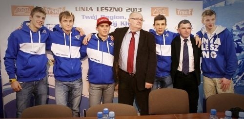 Prezes Józef Dworakowski i trener Roman Jankowski są dumni ze swojej nowej drużyny