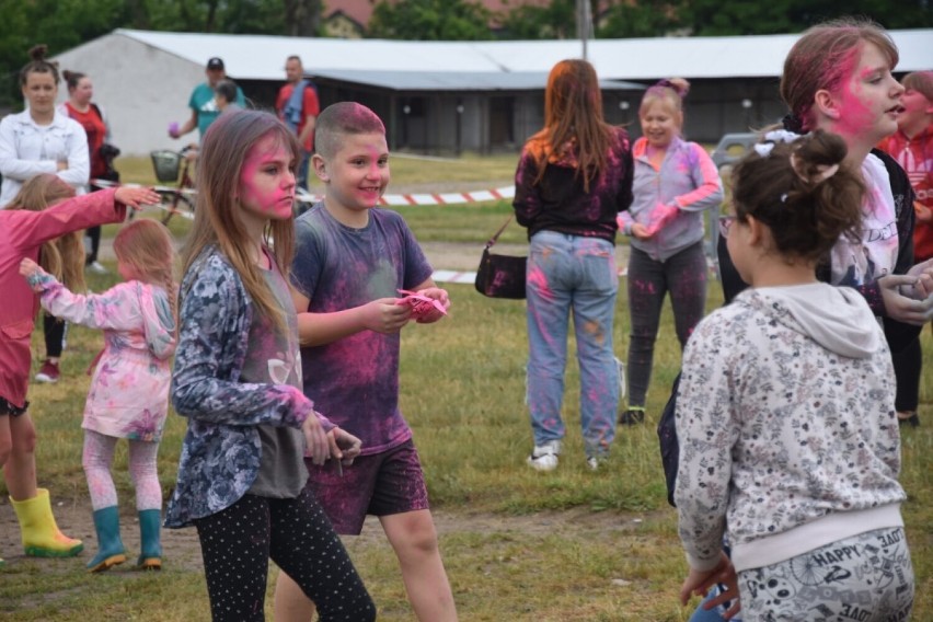 Święto kolorów w Wągrowcu w deszczowej aurze. Zobacz zdjęcia 