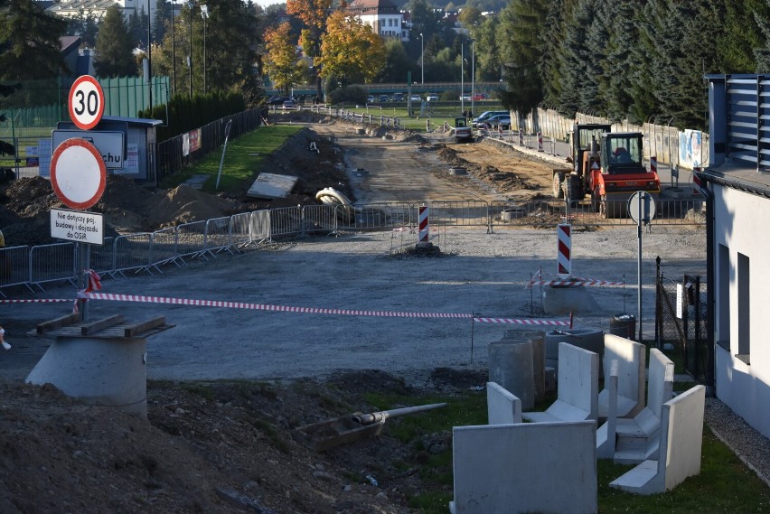 Gorlice. Remont ulicy Sportowej powoli postępuje. Drogowcy mają czas do końca roku na zakończenie prac [ZDJĘCIA]