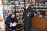 Zbigniew Zamachowski w brzezińskiej księgarni podpisywał swoją książkę "Zbyszek przez przypadki"