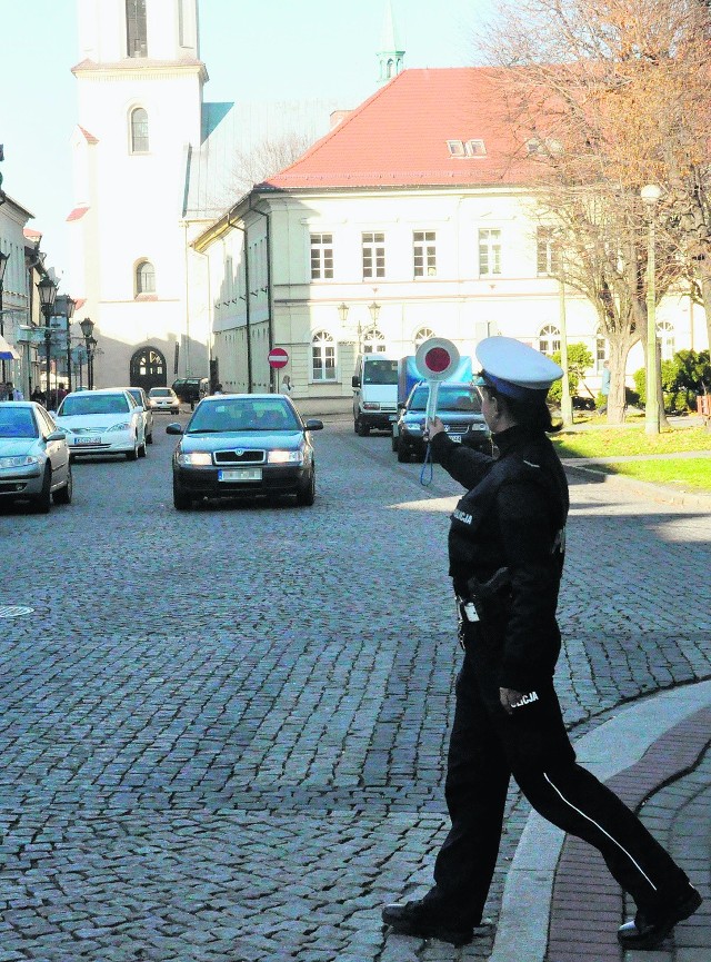 Wspólna akcja "Gazety Krakowskiej" i drogówki wykazała, że kierowcy nie mają pojęcia, jak  należy jeździć po Rynku