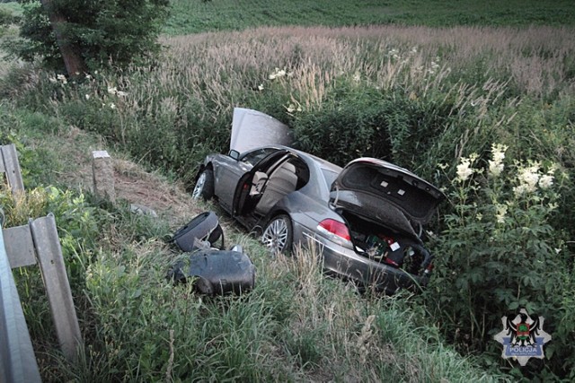 Kompletnie pijany kierowca doprowadził do poważnego w skutkach wypadku drogowego w Starych Bogaczowicach